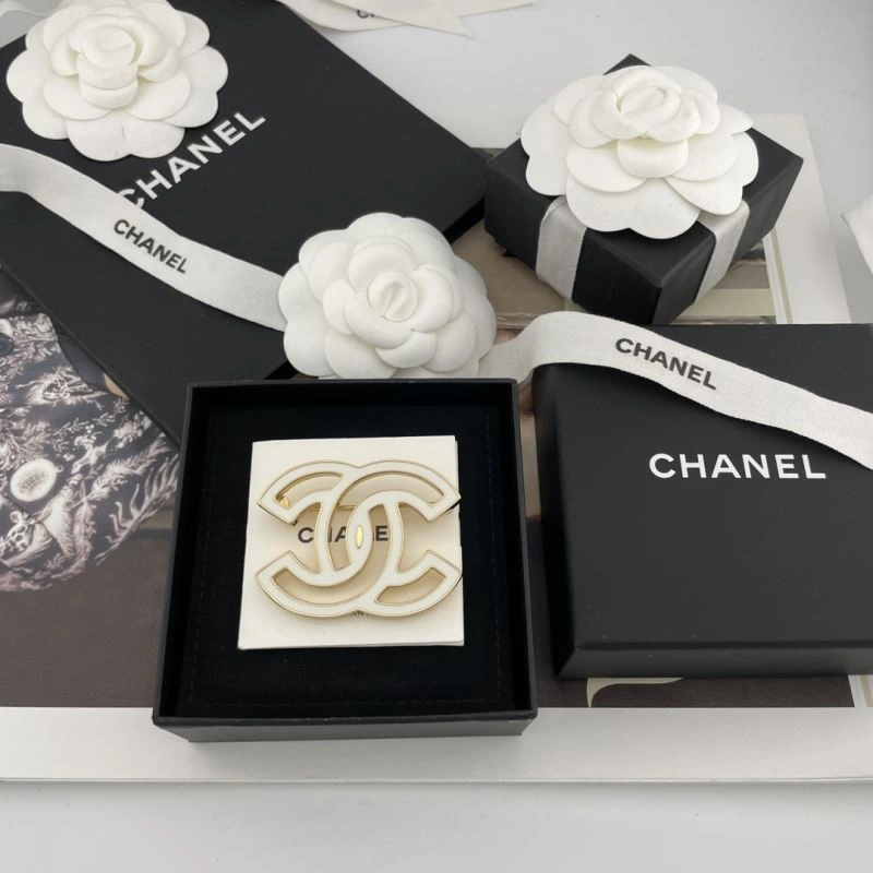 Chanel Brooches Versatile 230229