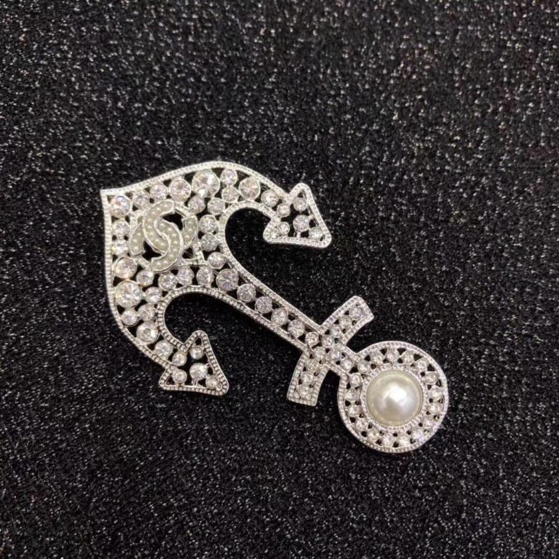 Tailored Chanel Brooches 230212