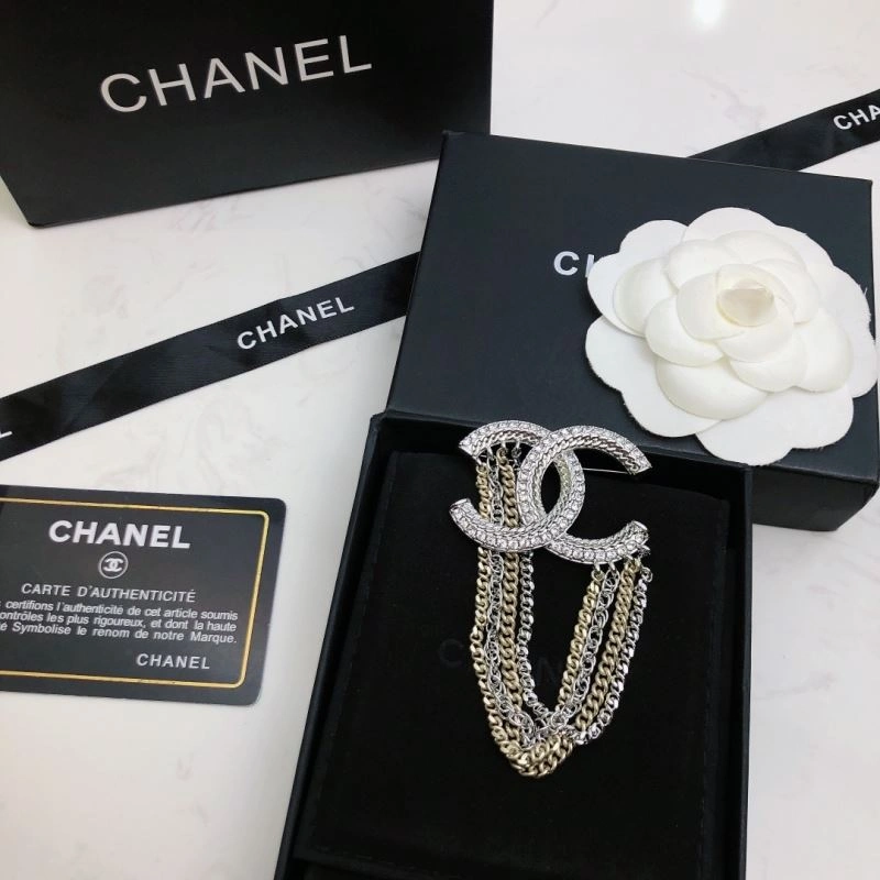 TravelReady Chanel Brooches 229242