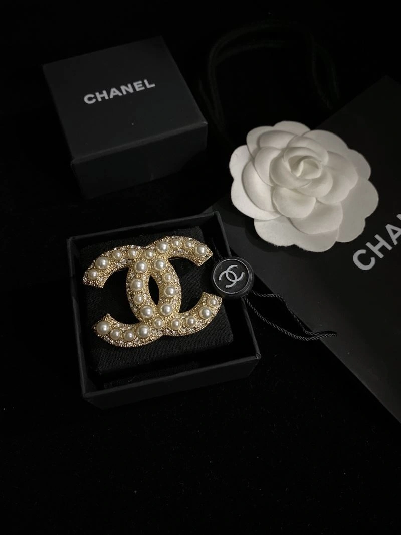 Colorful Chanel Brooches 229223