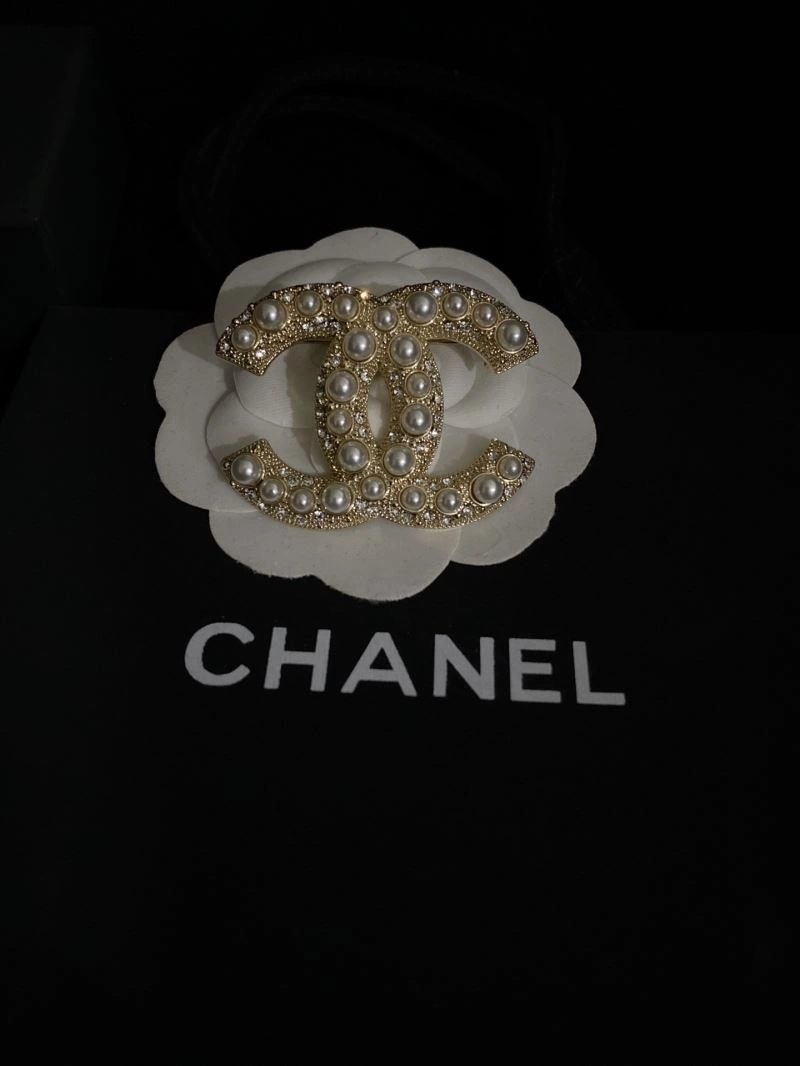 Colorful Chanel Brooches 229223
