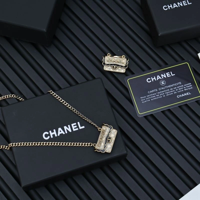 Chanel Brooches Packable 229232
