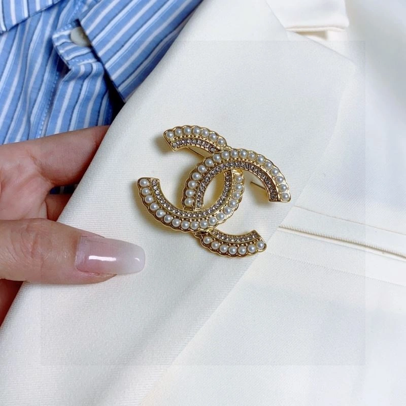 SoftTouch Chanel Brooches 229260