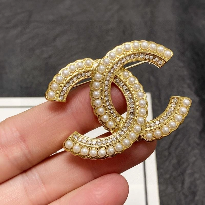 SoftTouch Chanel Brooches 229260