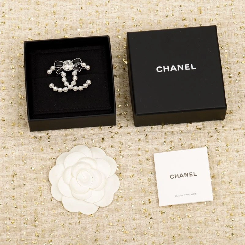 Compact Chanel Brooches 229208