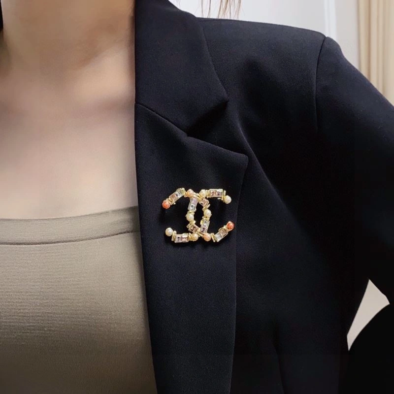 Neat Chanel Brooches 229211