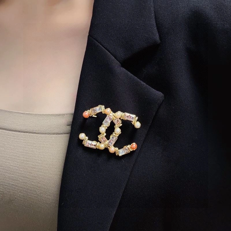 Neat Chanel Brooches 229211