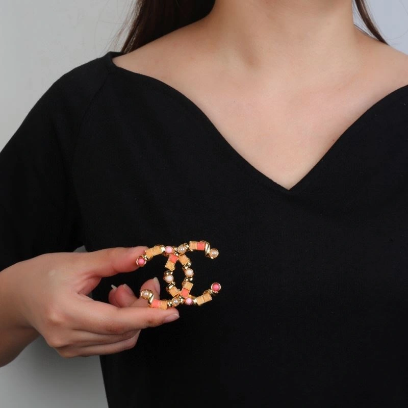 Comfortable Chanel Brooches 229213