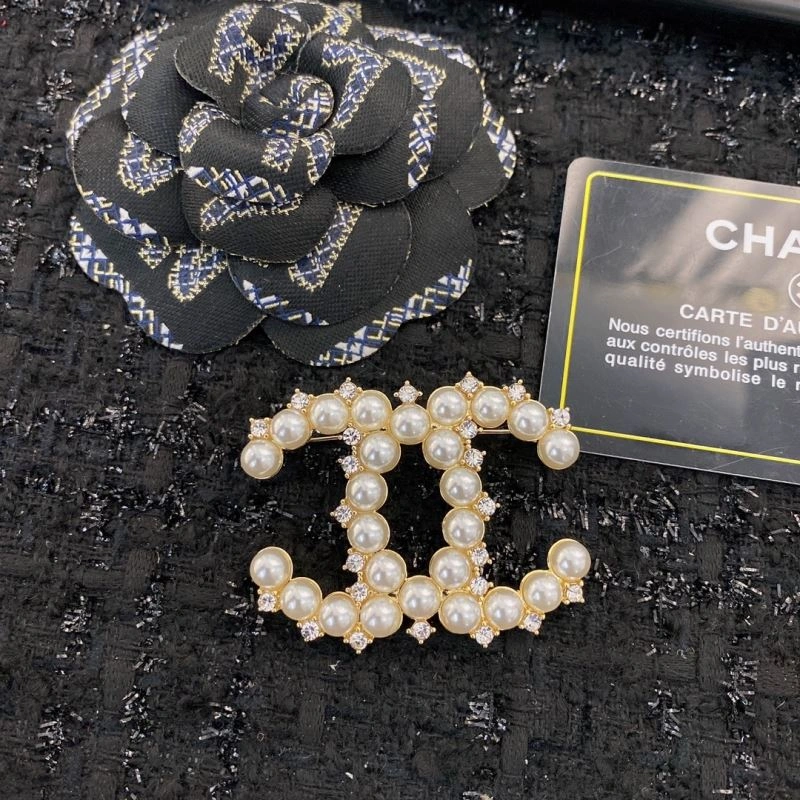 TravelReady Chanel Brooches 229375