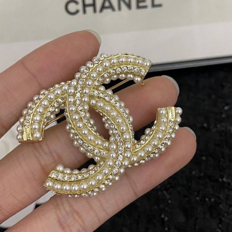 Sophisticated Chanel Brooches 229215