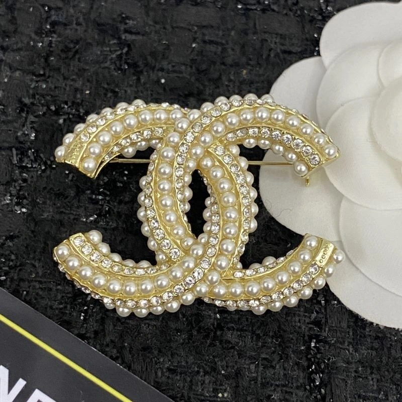 Sophisticated Chanel Brooches 229215
