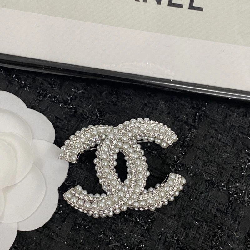 Sophisticated Chanel Brooches 229215
