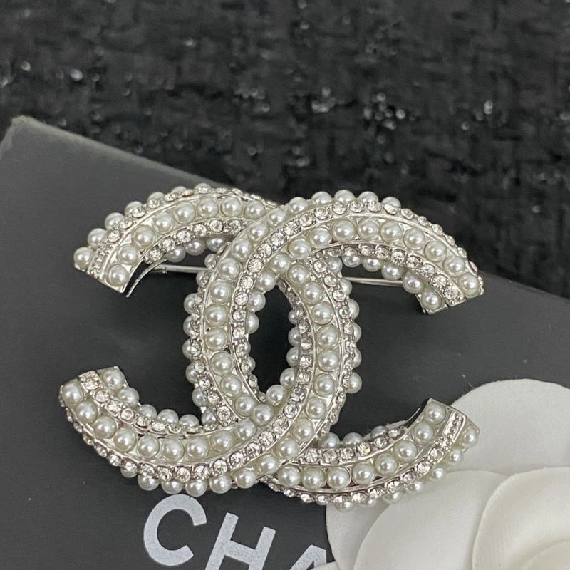 Sophisticated Chanel Brooches 229215