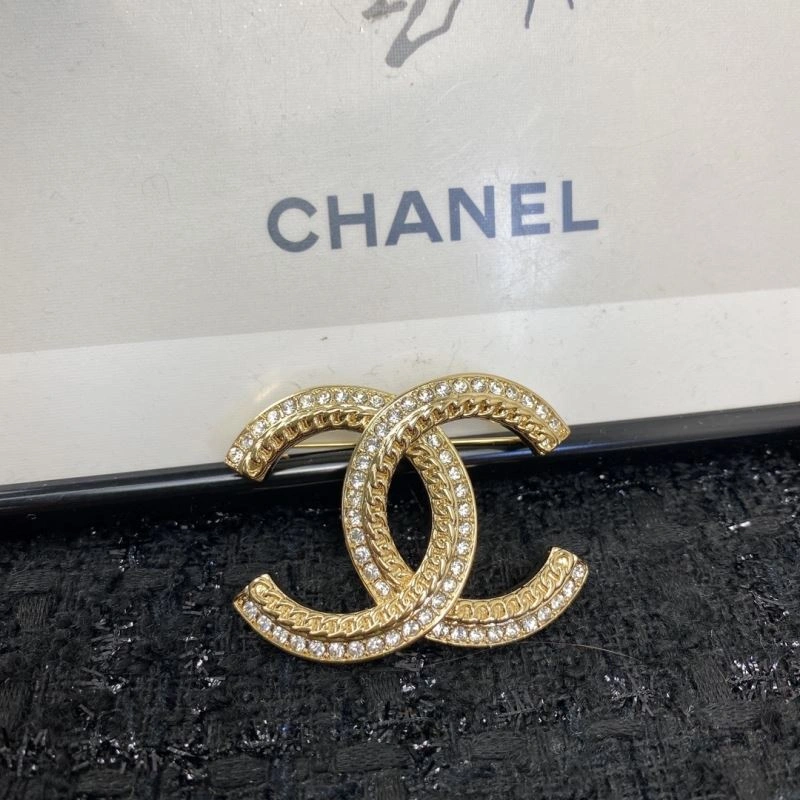 Comfortable Chanel Brooches 229243