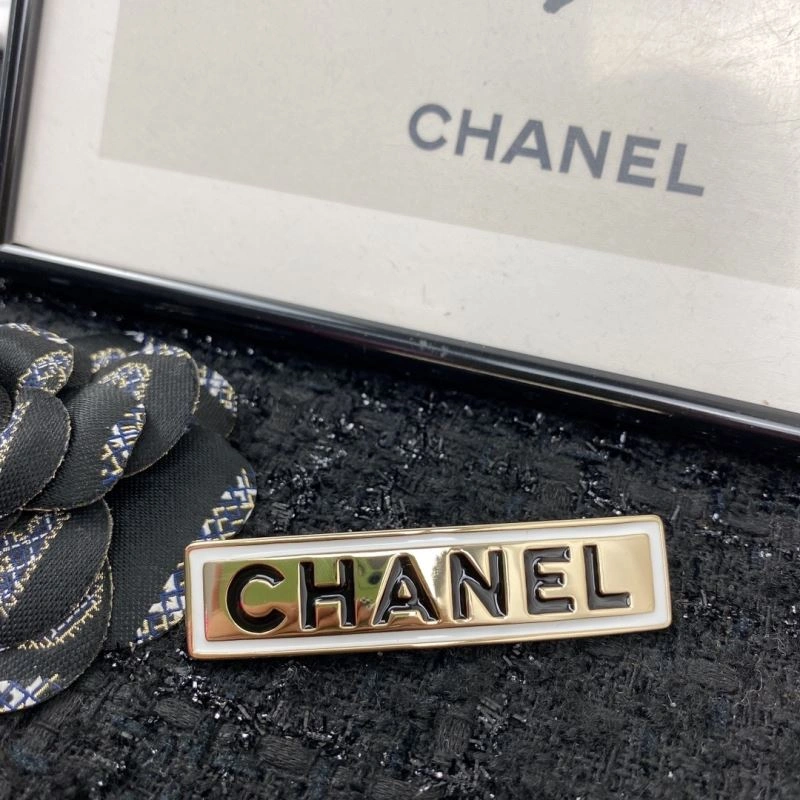 Contemporary Chanel Brooches 229212