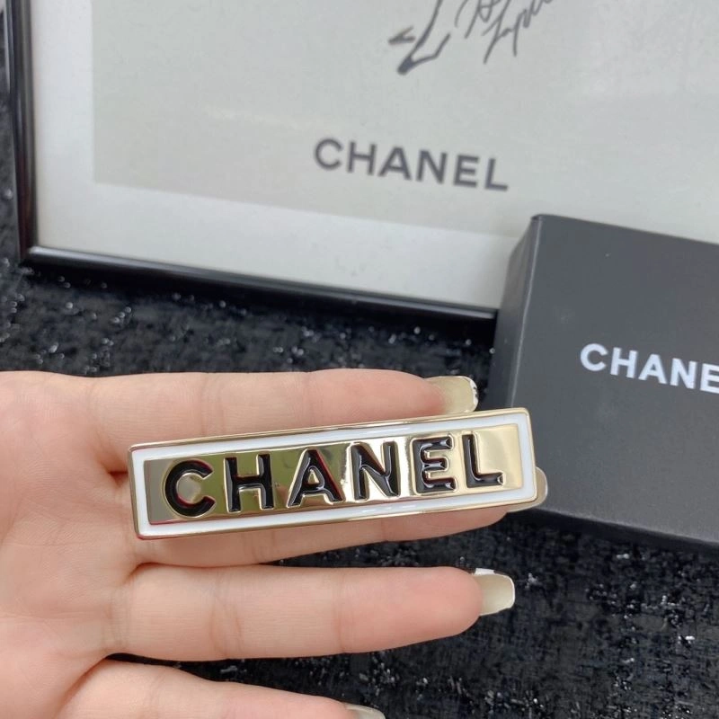 Contemporary Chanel Brooches 229212
