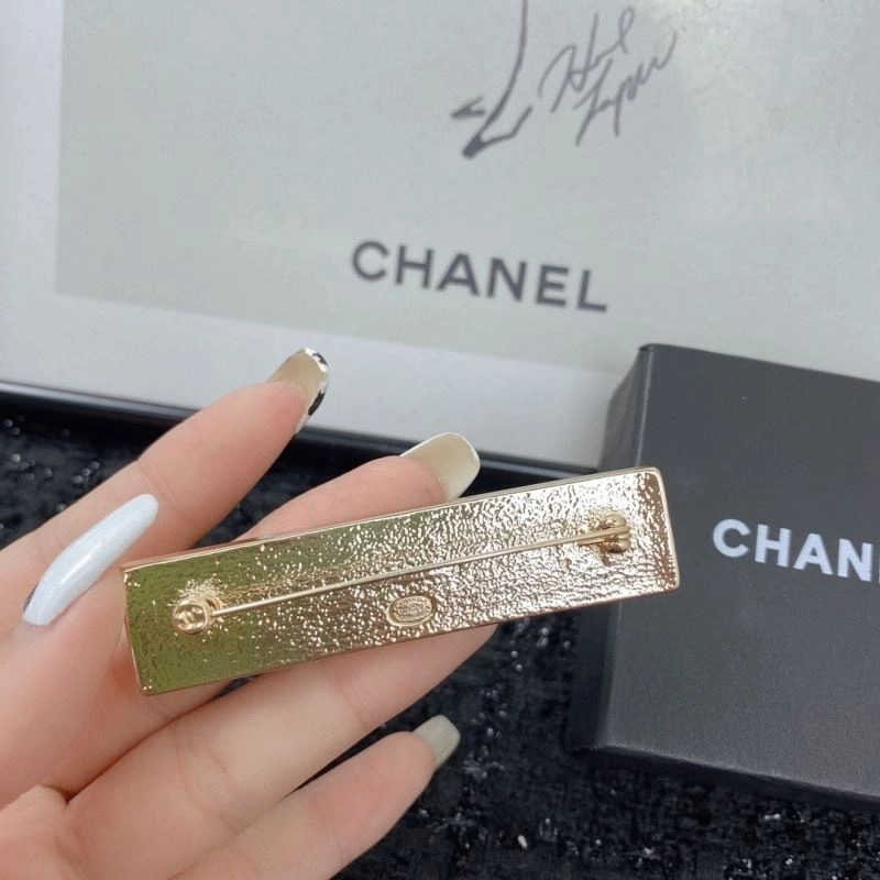 Contemporary Chanel Brooches 229212
