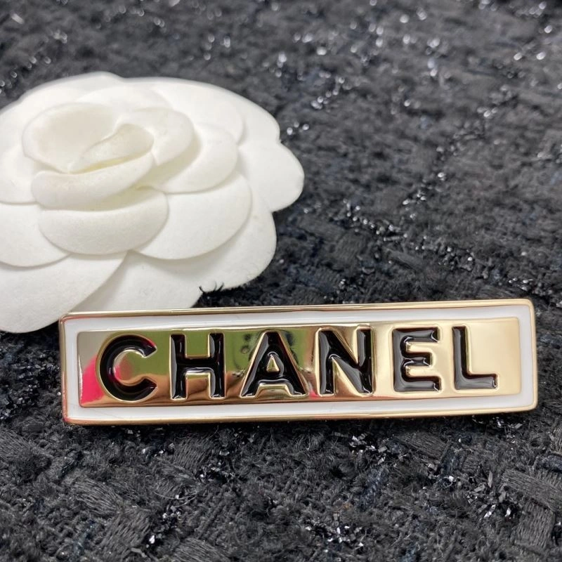 Contemporary Chanel Brooches 229212