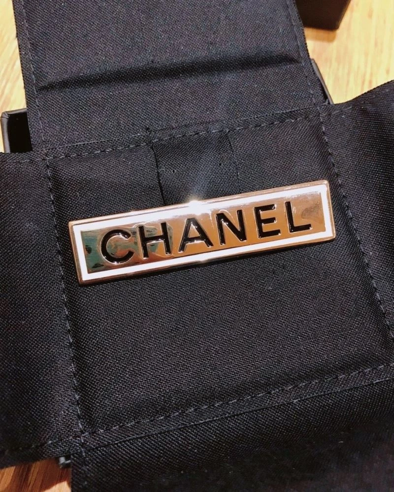 Contemporary Chanel Brooches 229212