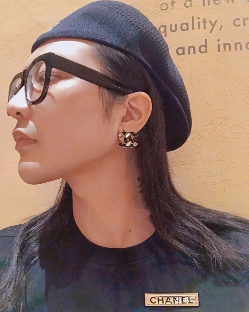Contemporary Chanel Brooches 229212