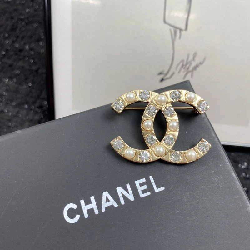 Refined Chanel Brooches 229207