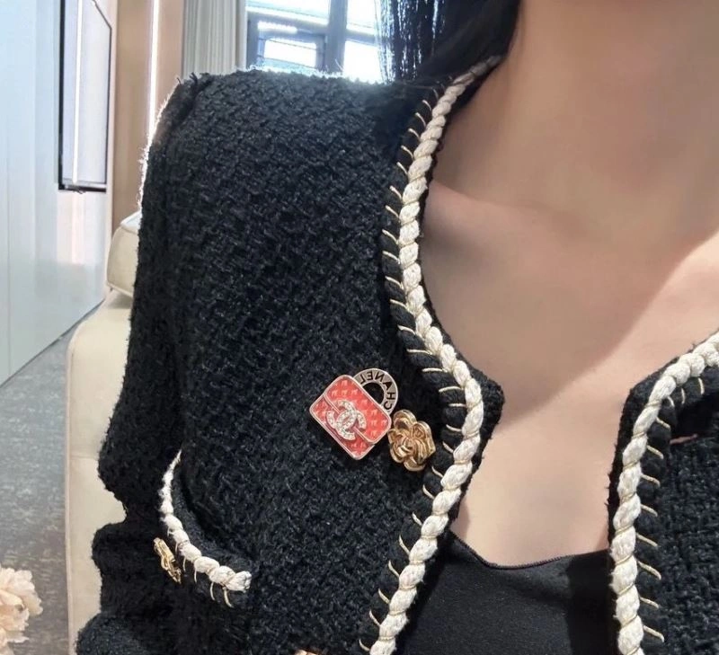 SunProtective Chanel Brooches 229219