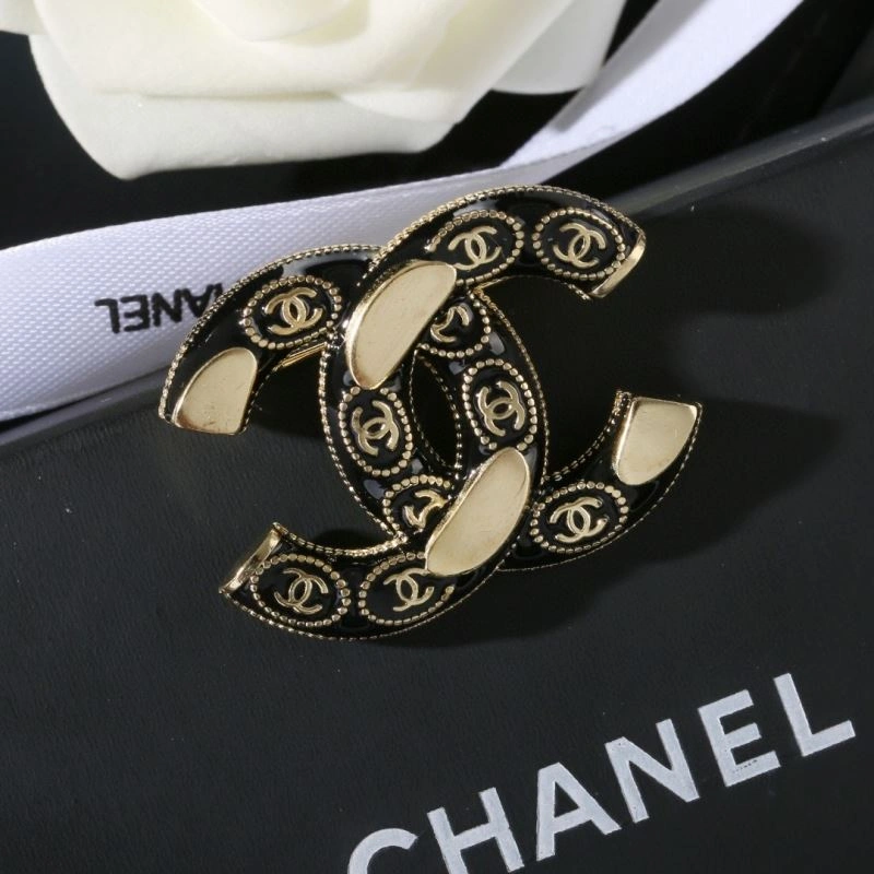 Unique Chanel Brooches 229182