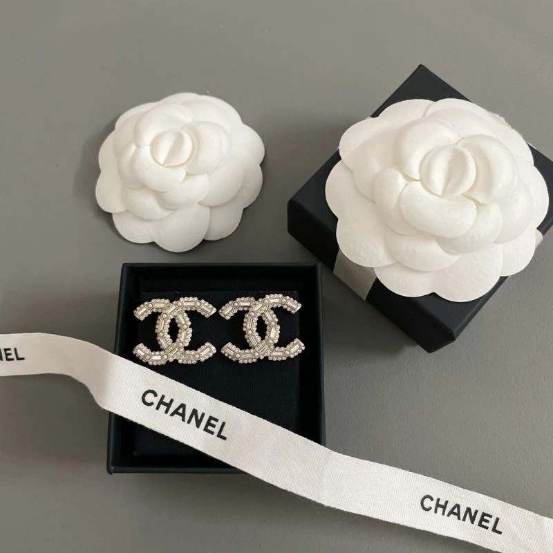 Chic Chanel Brooches 229179