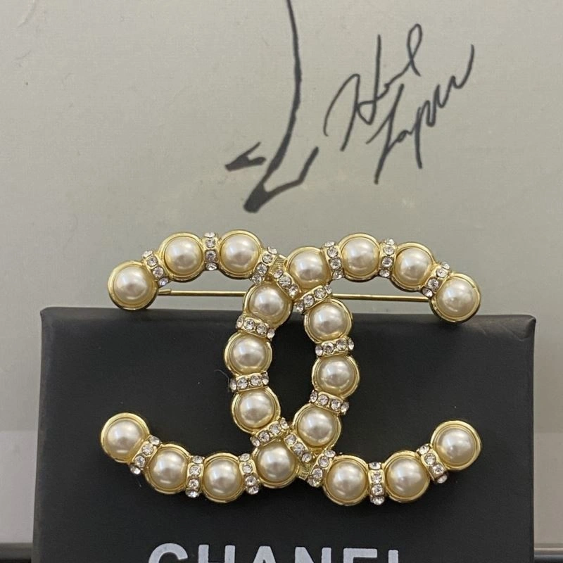 Chanel Brooches Affordable 229145