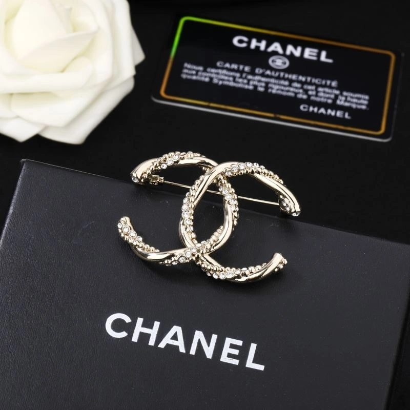 Effortless Chanel Brooches 228323