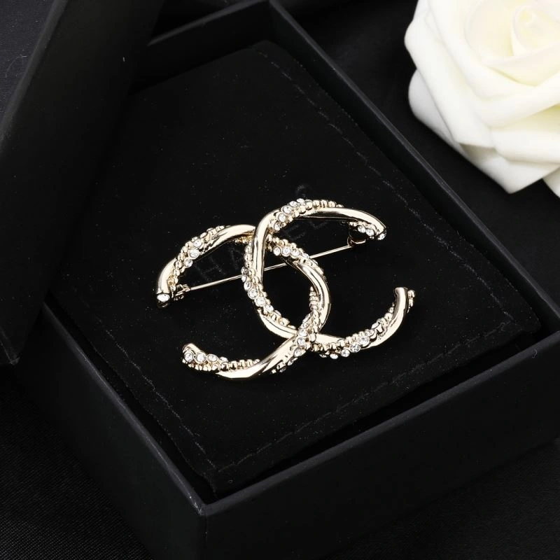 Effortless Chanel Brooches 228323