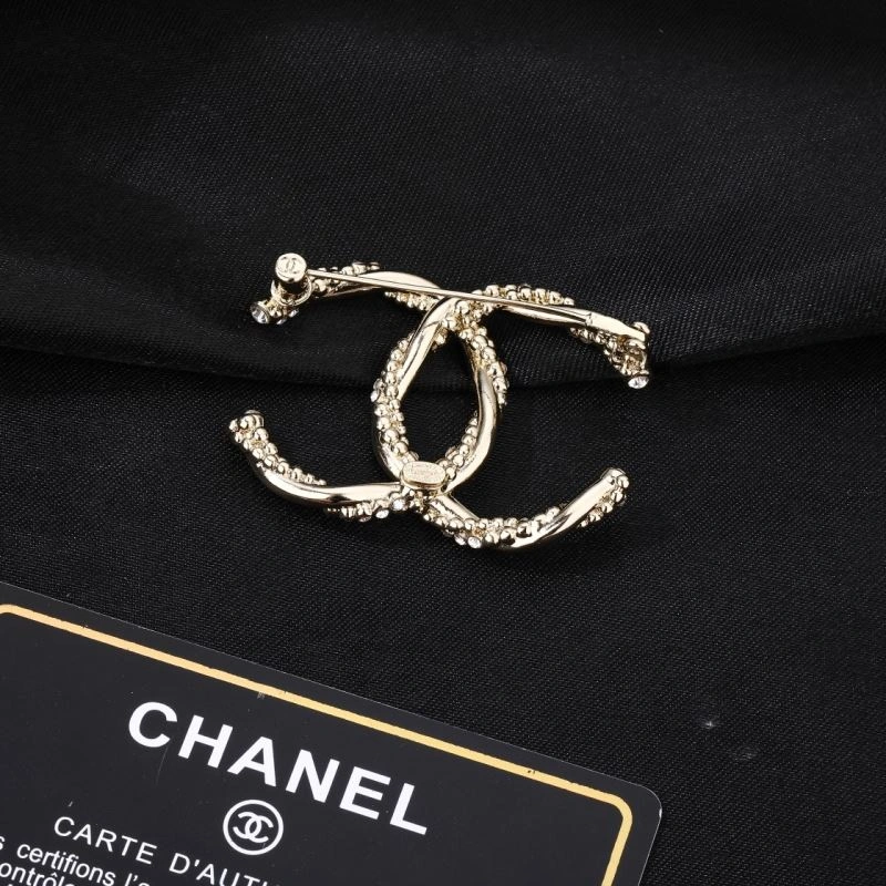 Effortless Chanel Brooches 228323