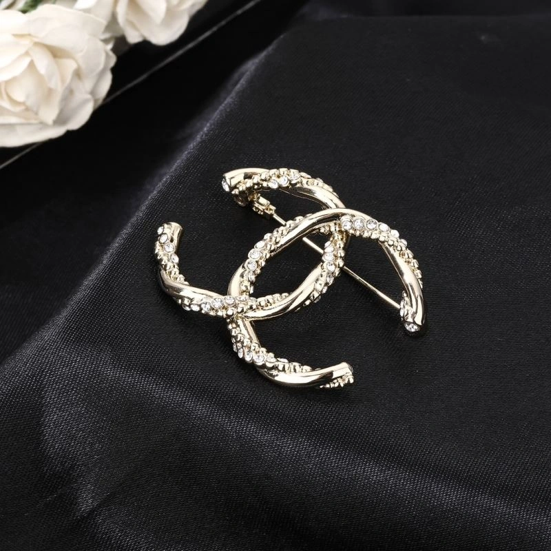 Effortless Chanel Brooches 228323