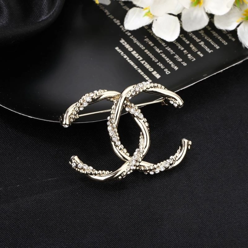 Effortless Chanel Brooches 228323