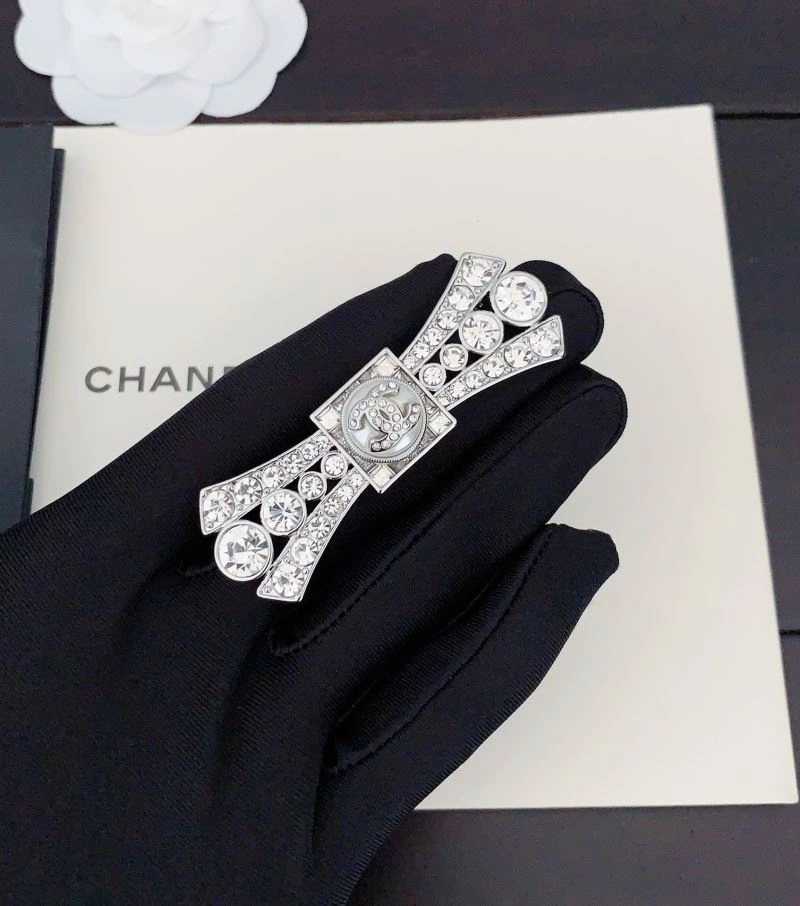 Lightweight Chanel Brooches 228322