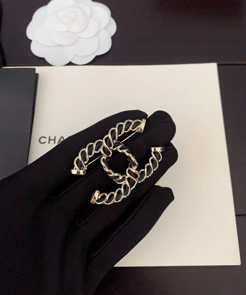 EyeCatching Chanel Brooches 228313