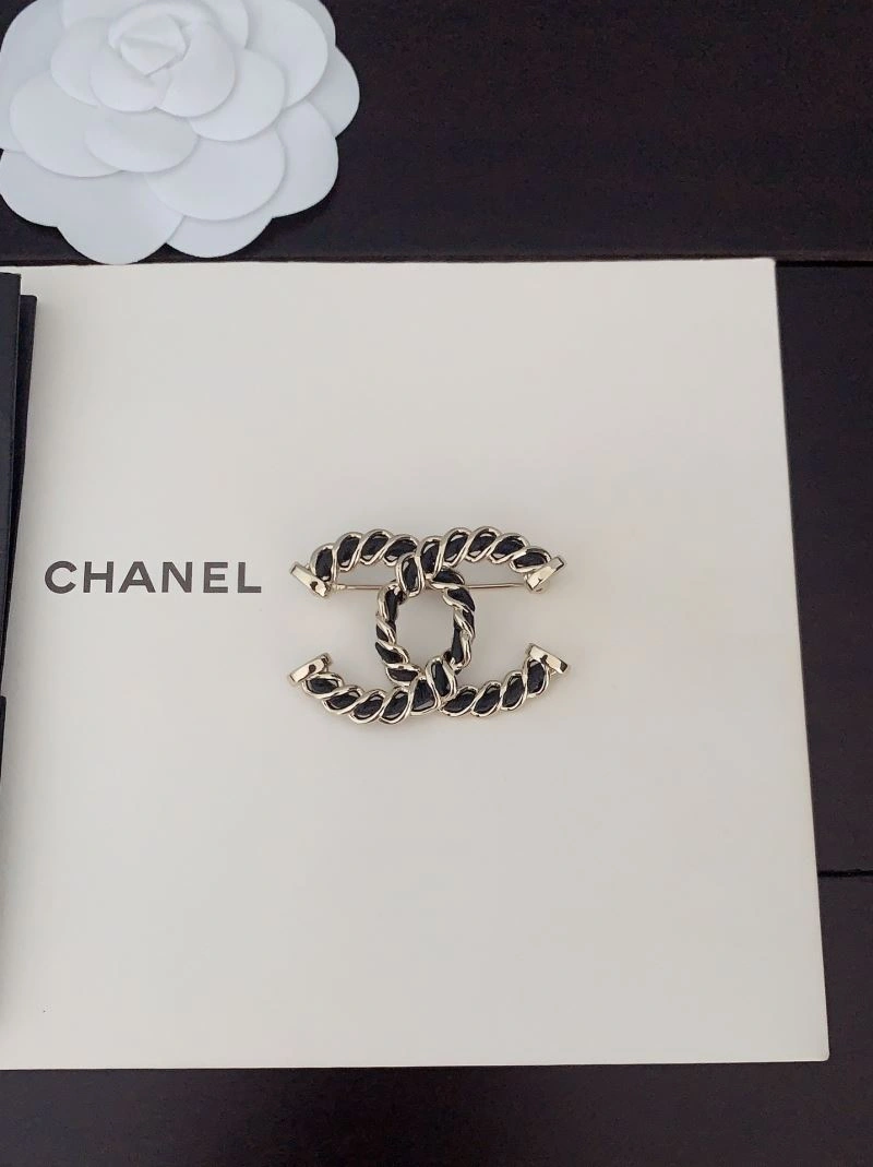 EyeCatching Chanel Brooches 228313