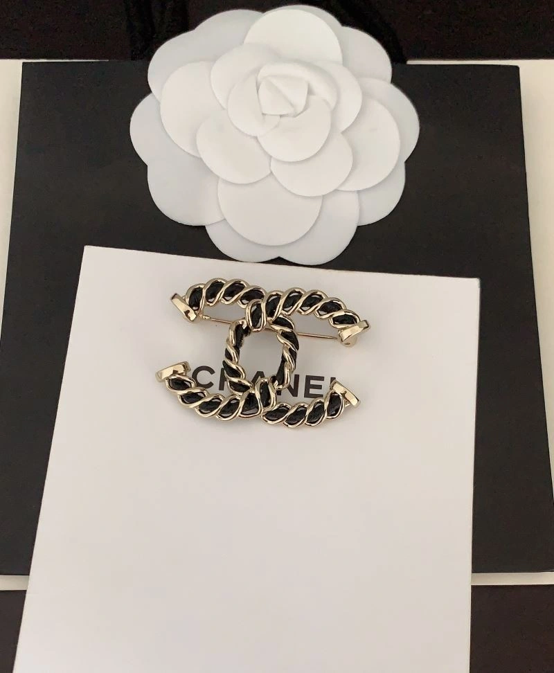 EyeCatching Chanel Brooches 228313