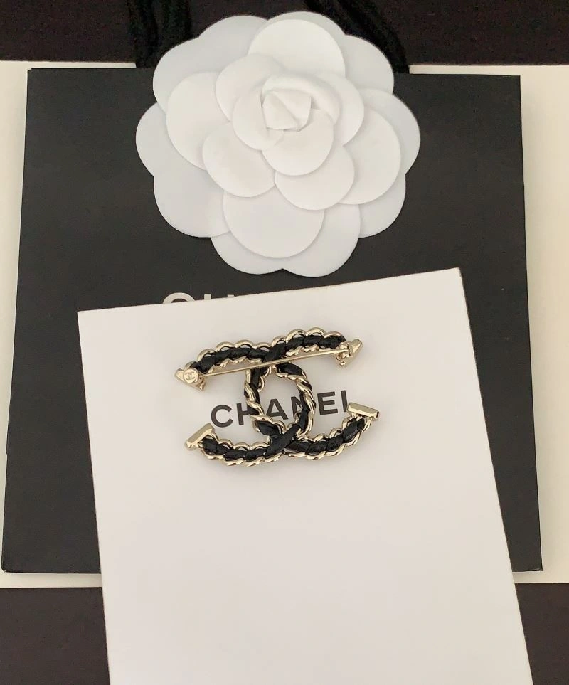 EyeCatching Chanel Brooches 228313