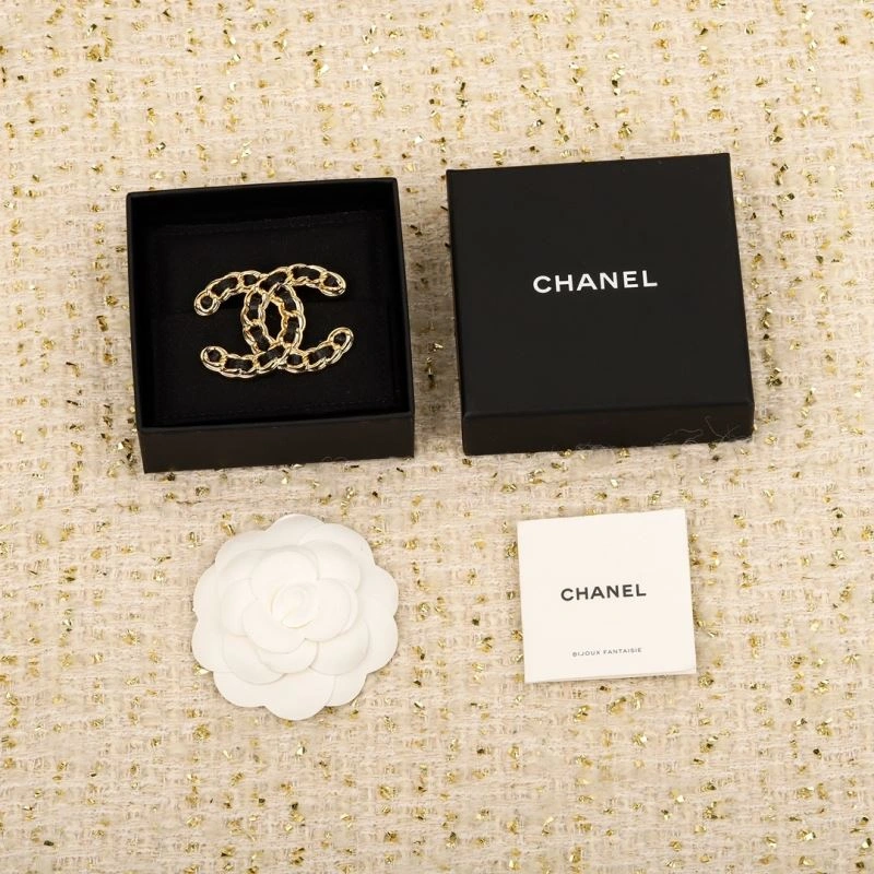 Stylish Chanel Brooches 228315