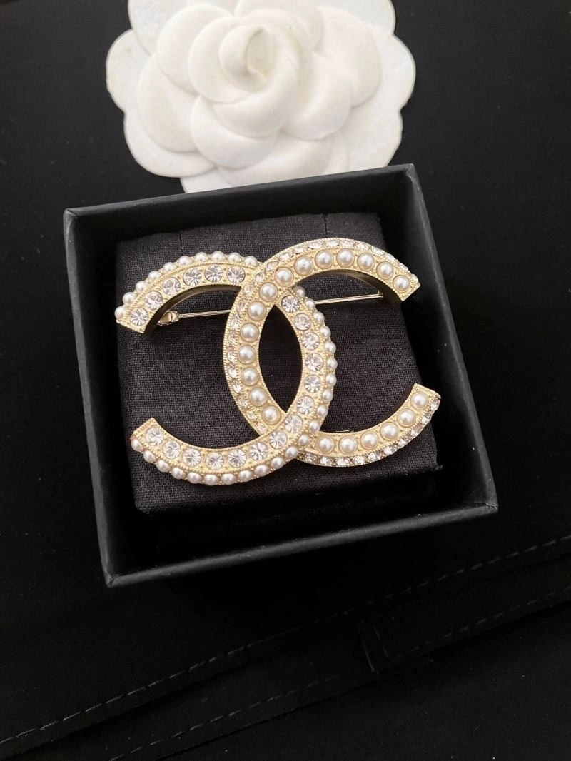 Timeless Chanel Brooches 228308