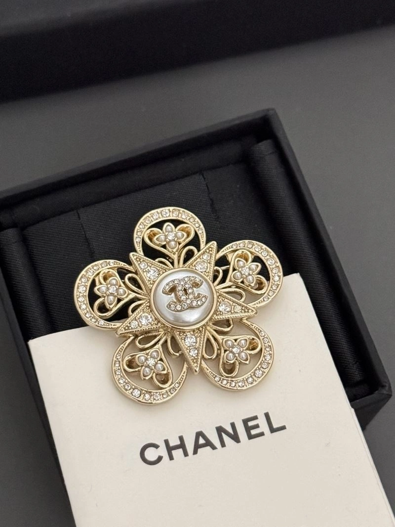 Seasonal Chanel Brooches 228340
