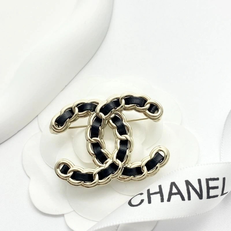 TechFriendly Chanel Brooches 228366