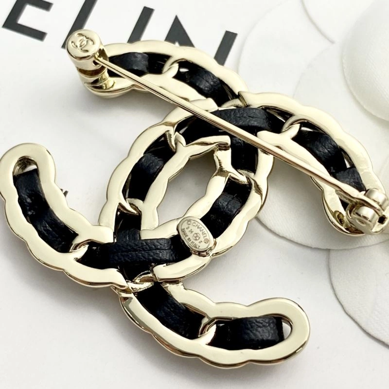 TechFriendly Chanel Brooches 228366