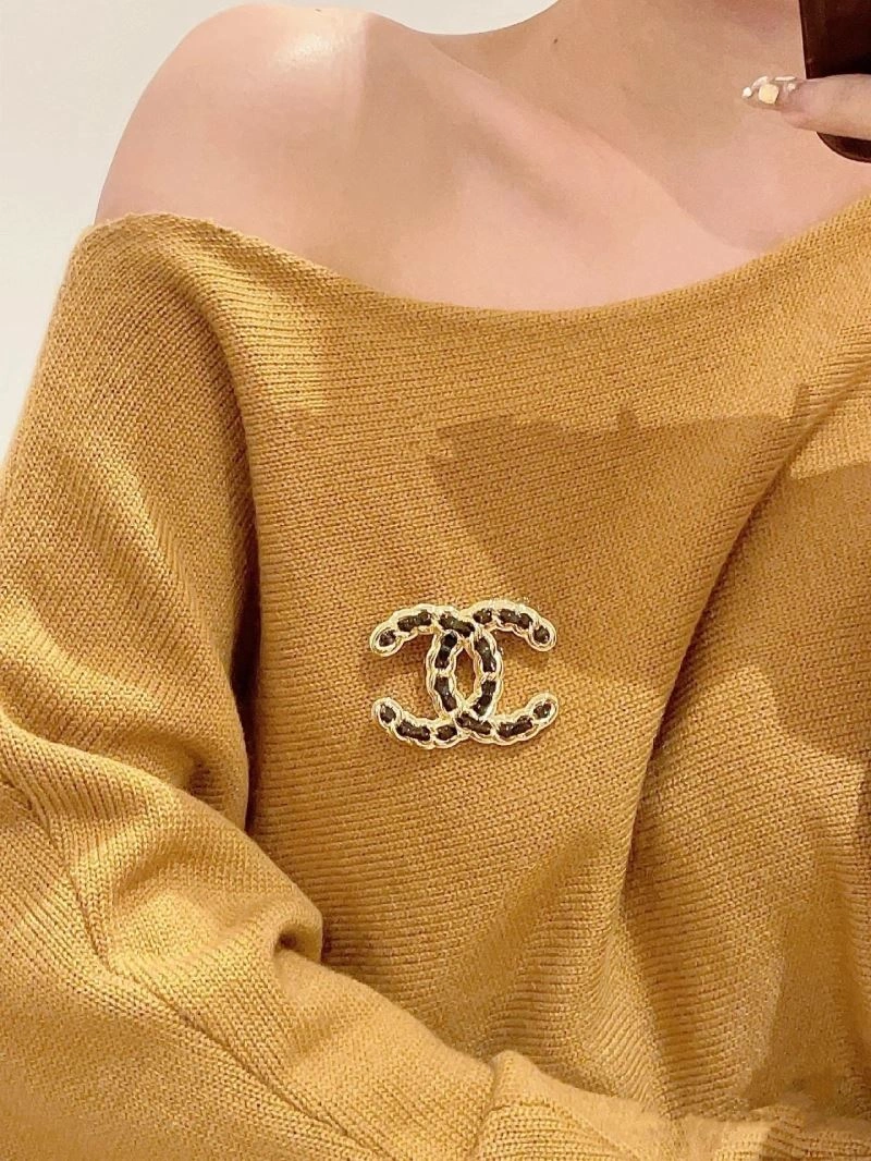 TechFriendly Chanel Brooches 228366