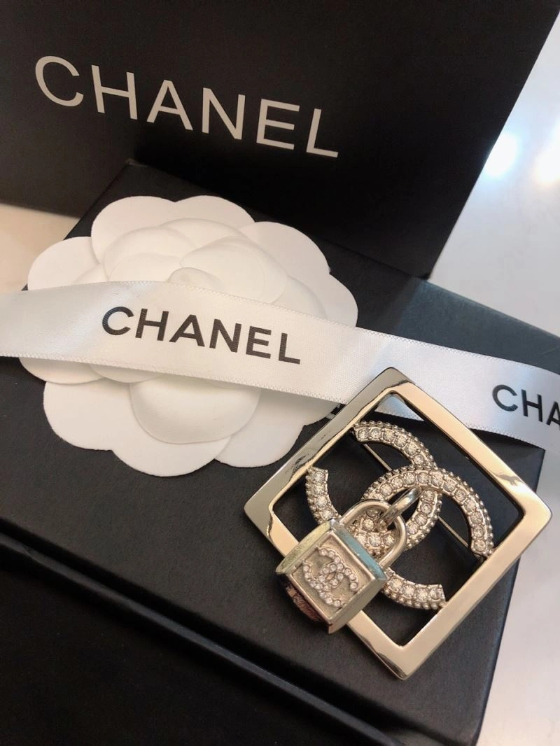EasyMatch Chanel Brooches 228302