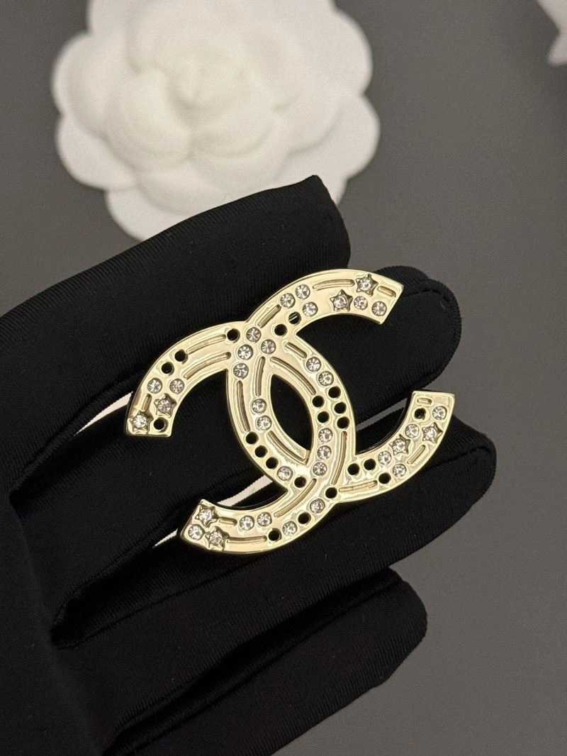 Resilient Chanel Brooches 228286