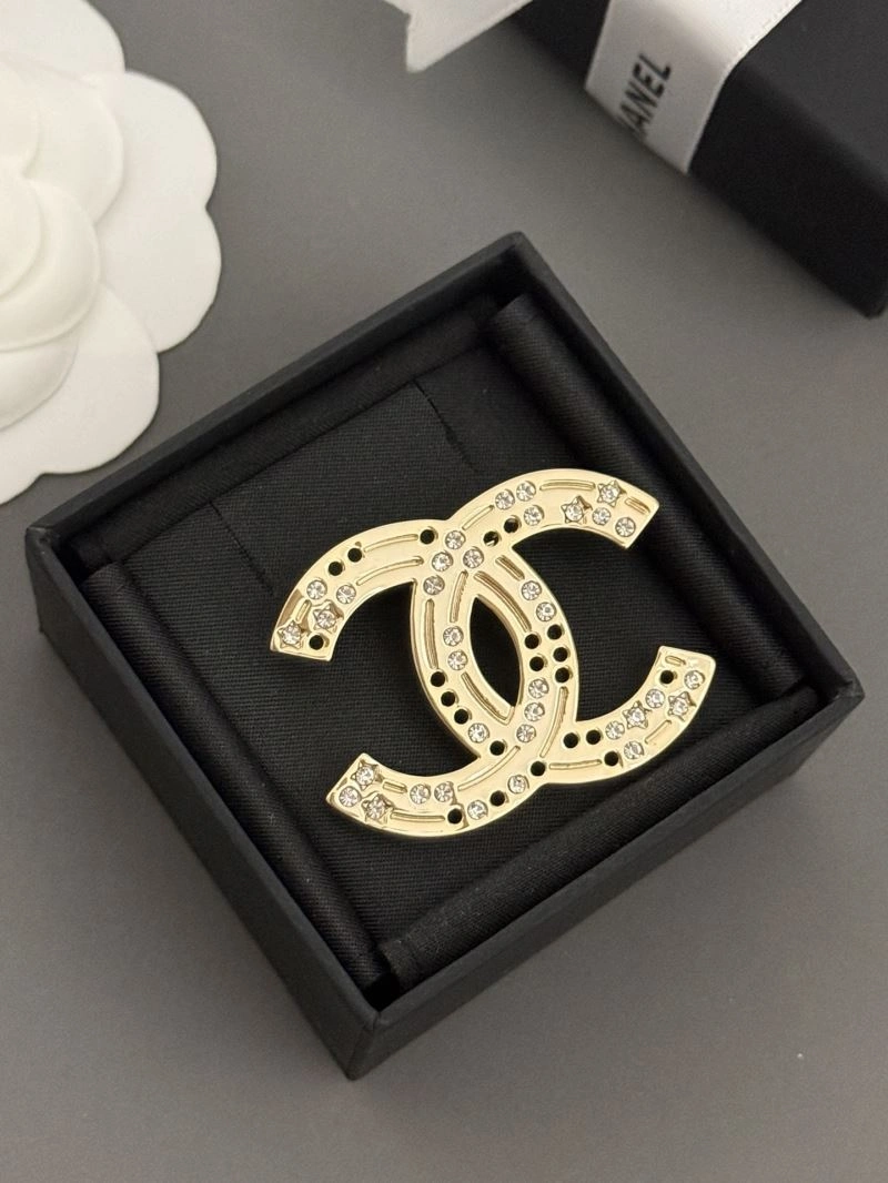 Resilient Chanel Brooches 228286