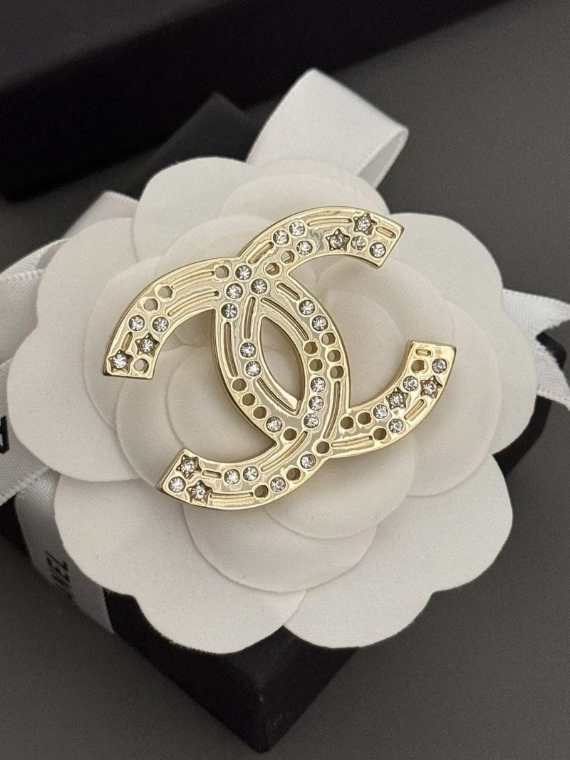 Resilient Chanel Brooches 228286