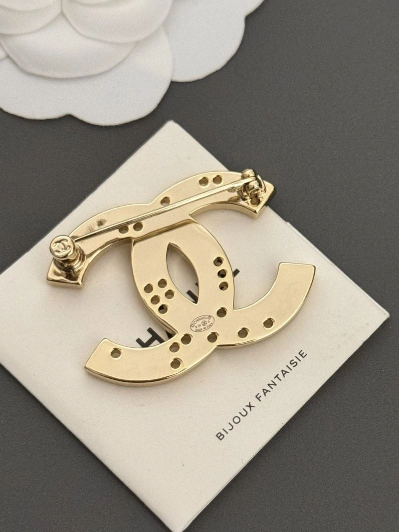 Resilient Chanel Brooches 228286